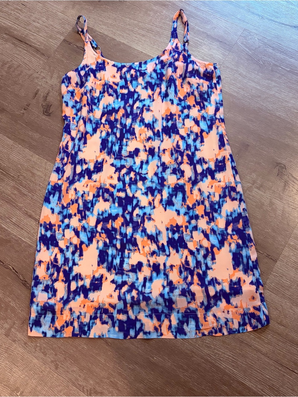 Splendid slip dress featuring a vibrant watercolor or splatter-style pattern M